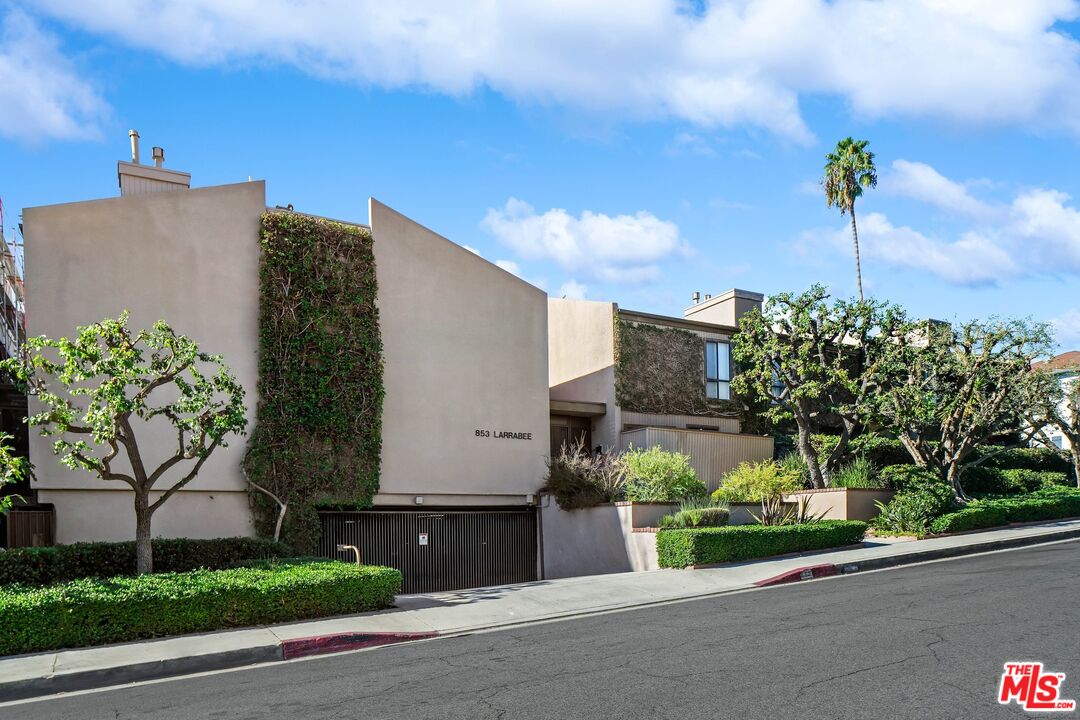 853 Larrabee St Unit: 4