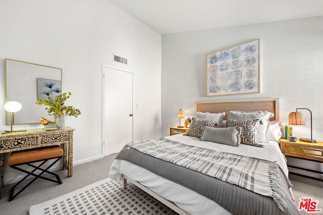 853 Larrabee St Unit: 4