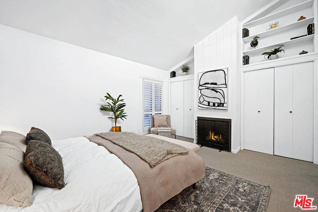853 Larrabee St Unit: 4
