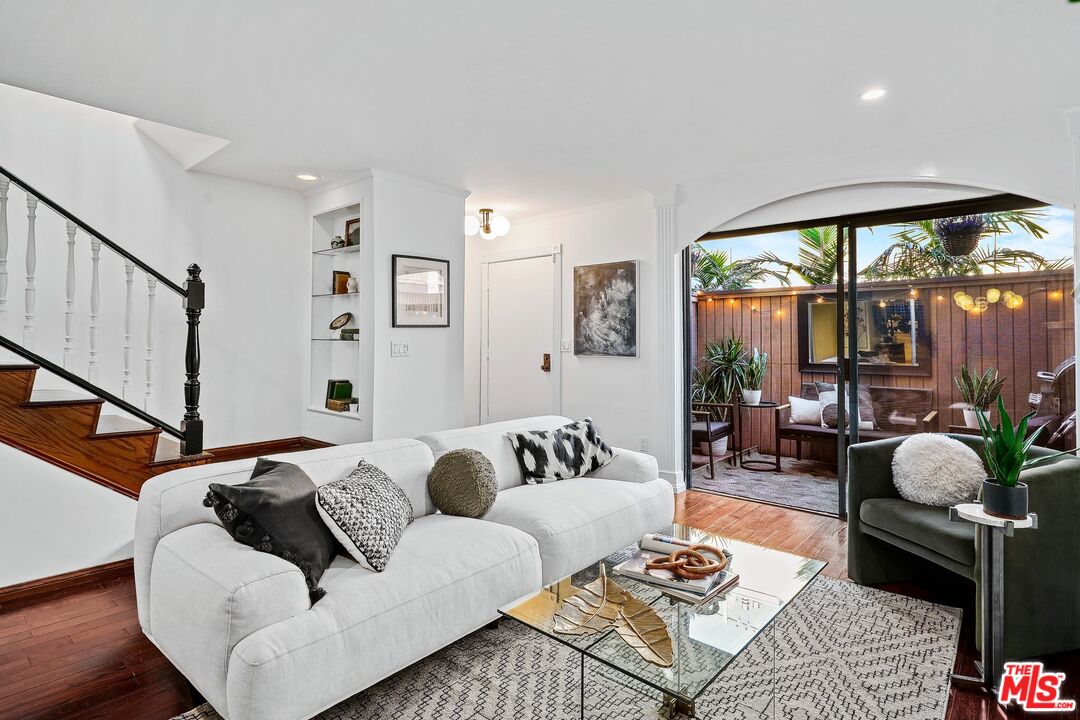 853 Larrabee St Unit: 4