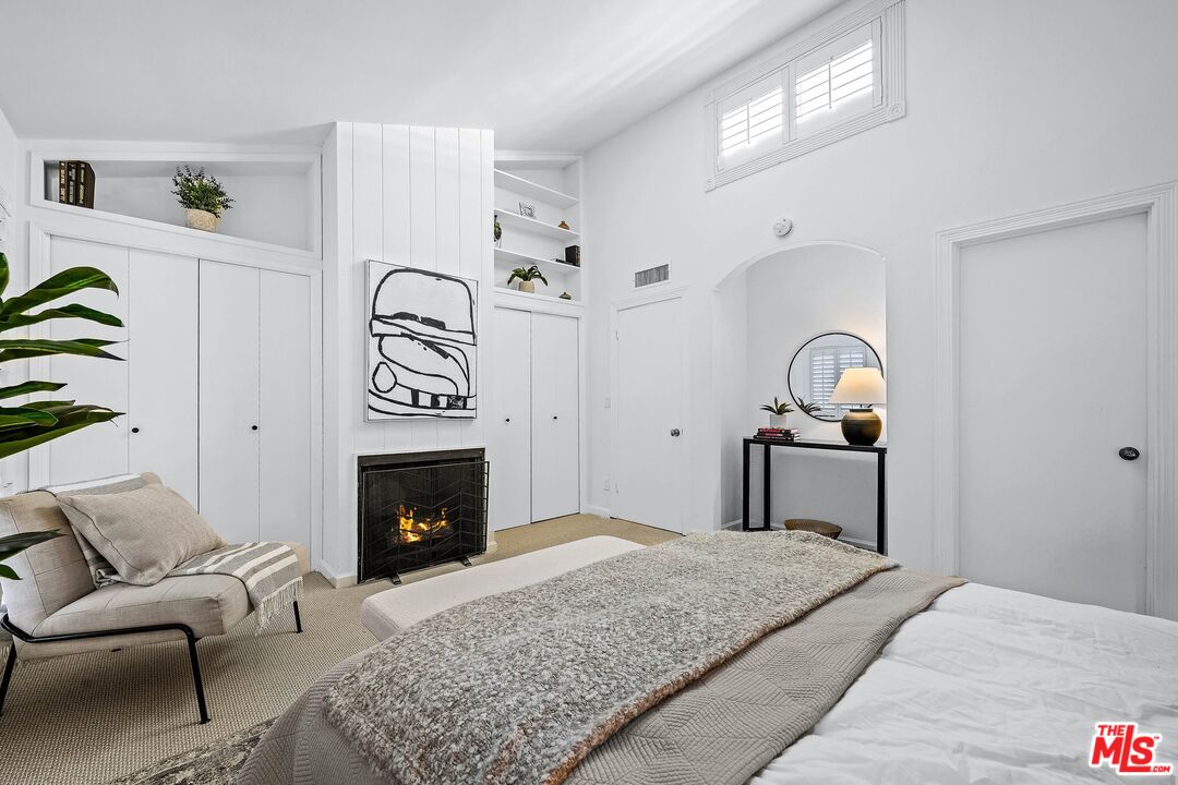 853 Larrabee St Unit: 4