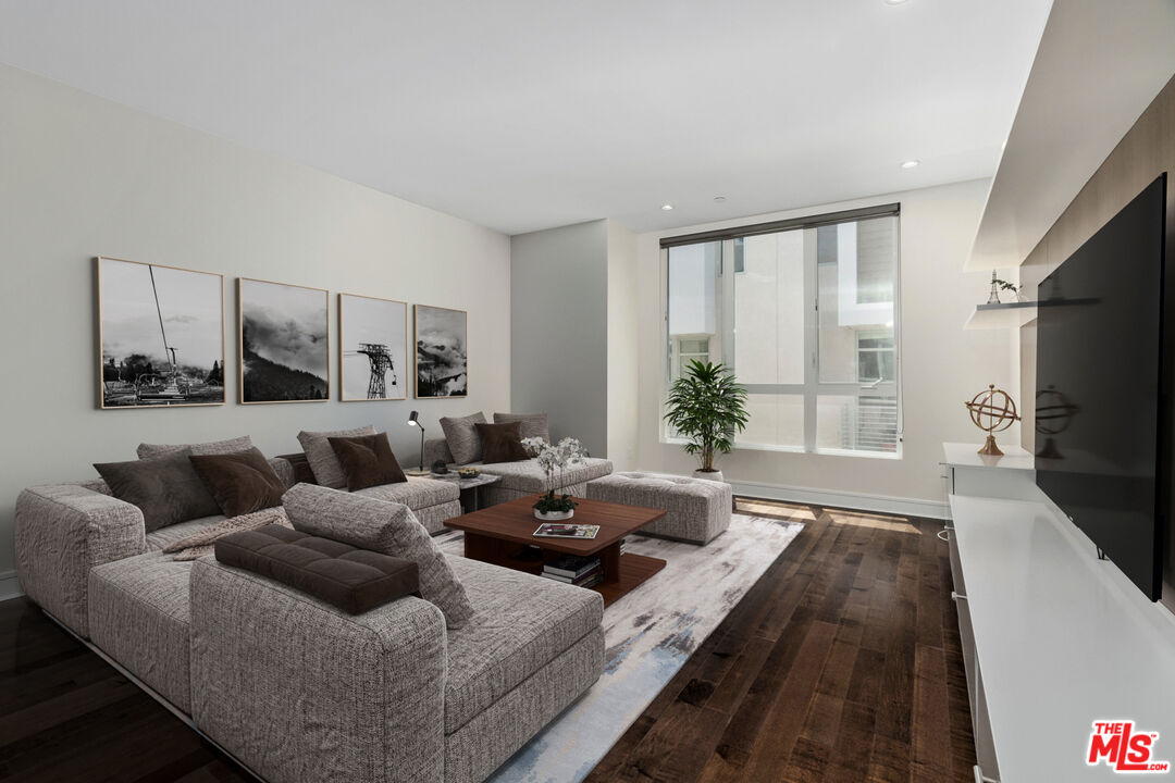 1400 N Fuller Ave Unit: 10