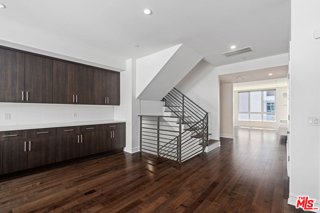 1400 N Fuller Ave Unit: 10