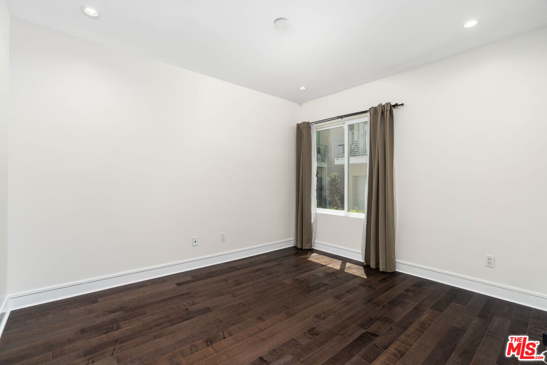 1400 N Fuller Ave Unit: 10