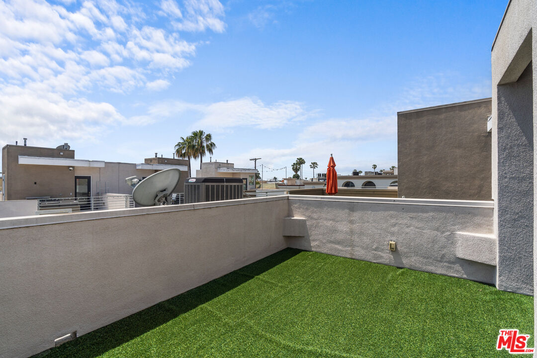 1400 N Fuller Ave Unit: 10