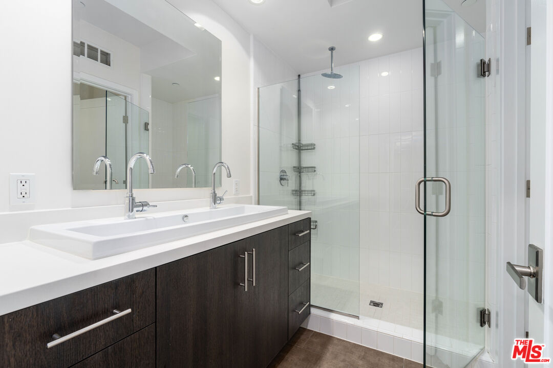 1400 N Fuller Ave Unit: 10