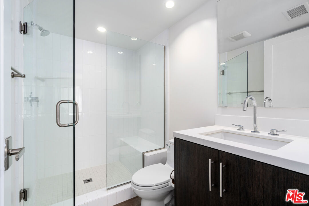 1400 N Fuller Ave Unit: 10