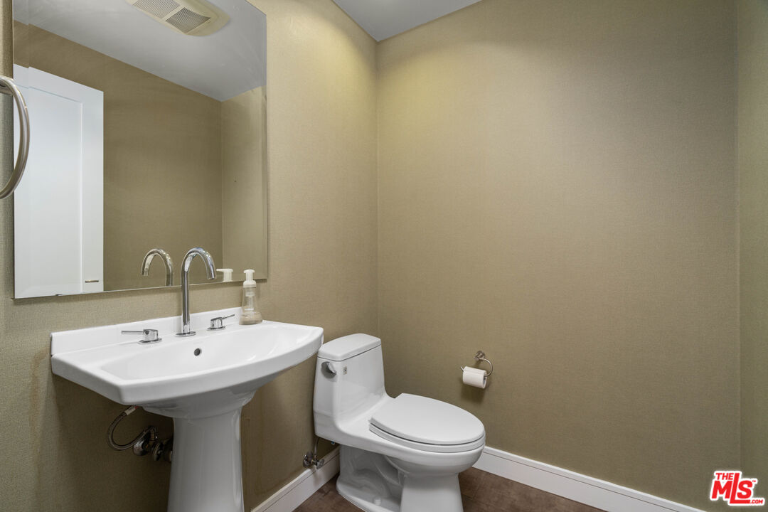 1400 N Fuller Ave Unit: 10