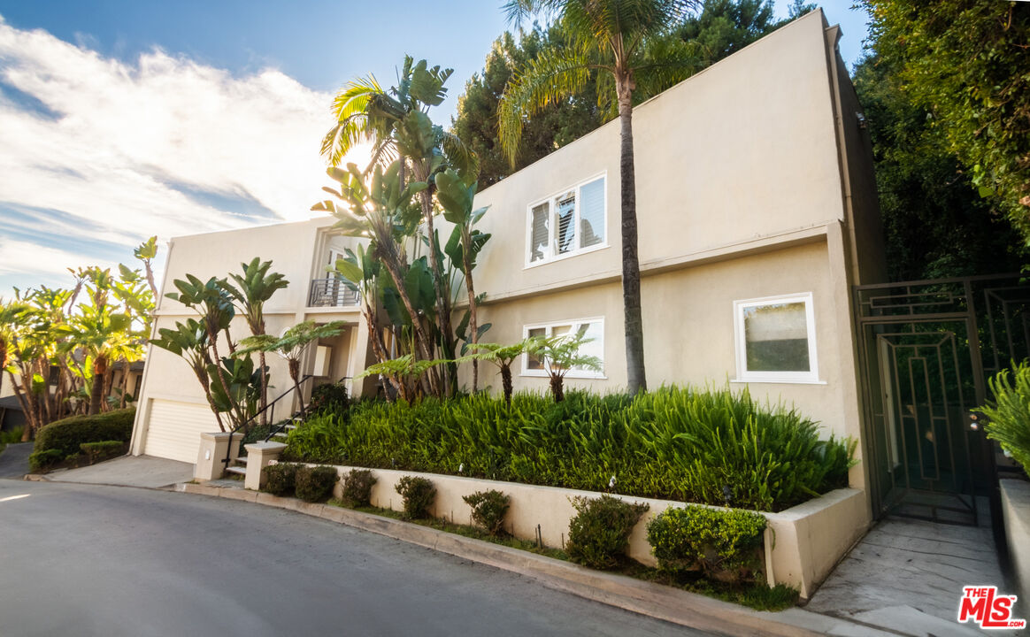 1417 Bluebird Ave