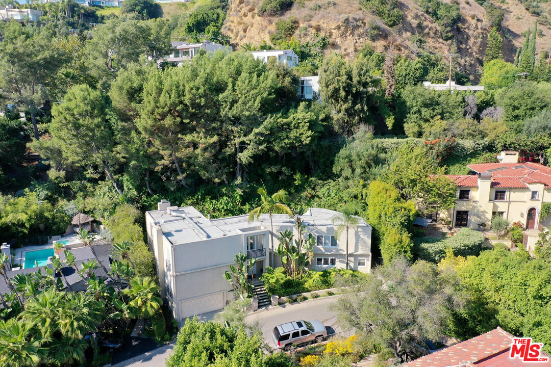 1417 Bluebird Ave