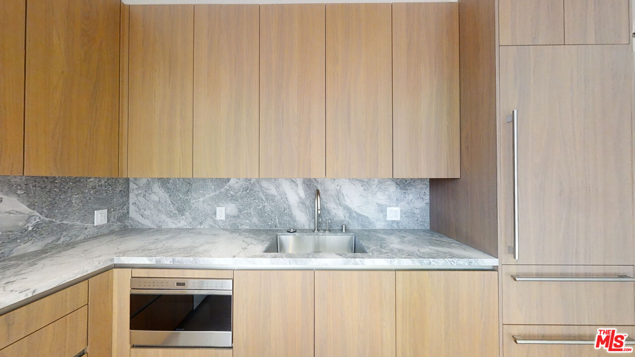 211 W Elm Ct Unit: 3C