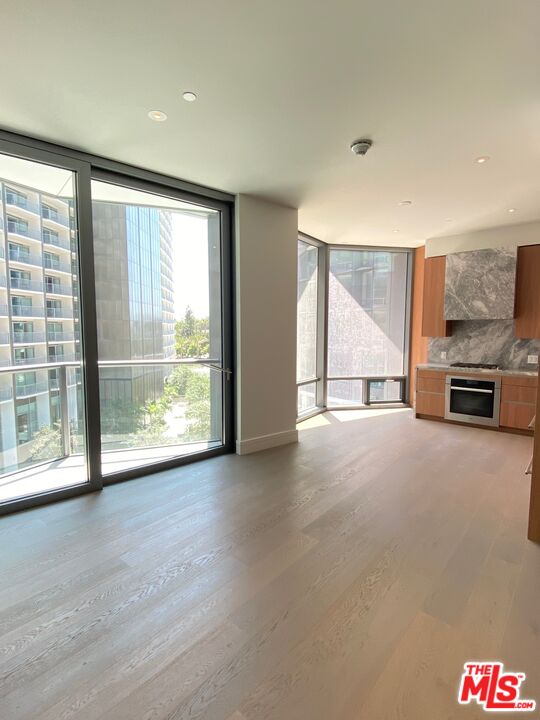 211 W Elm Ct Unit: 3C