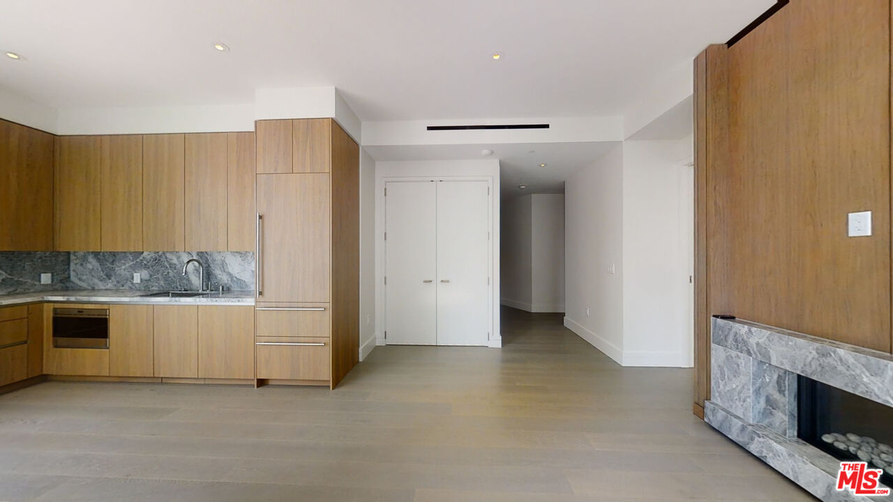 211 W Elm Ct Unit: 3C