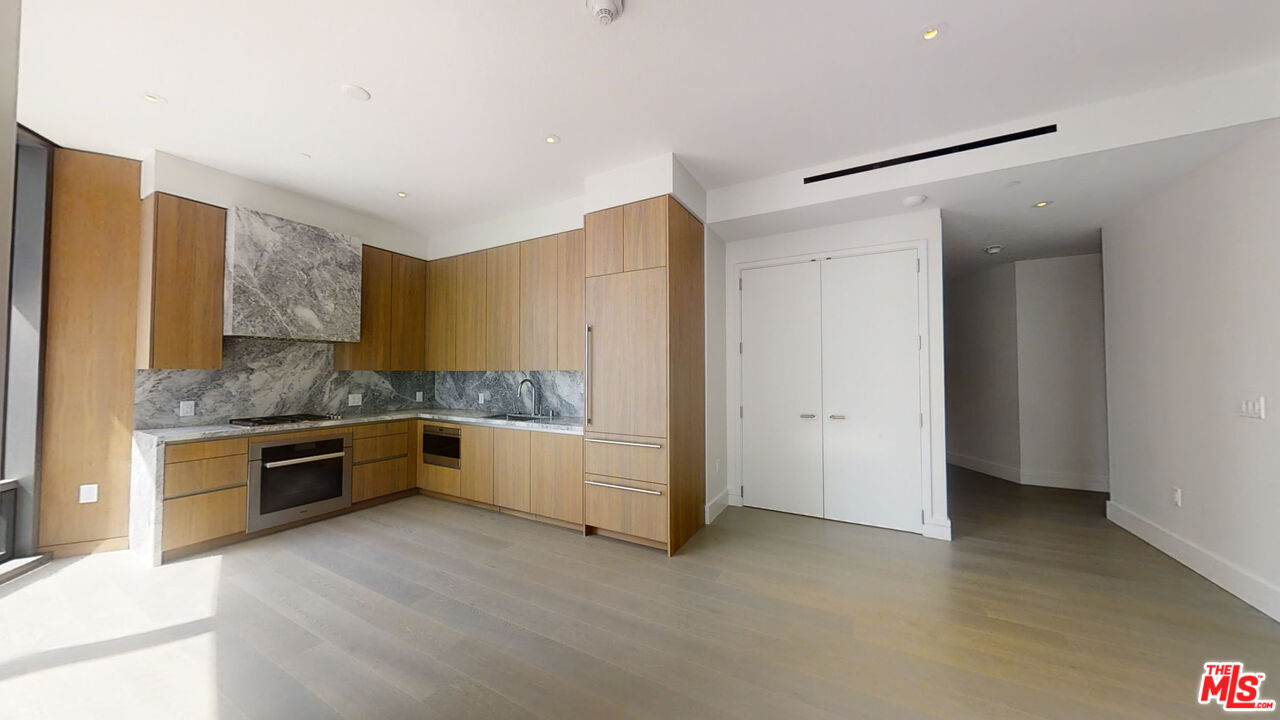 211 W Elm Ct Unit: 3C