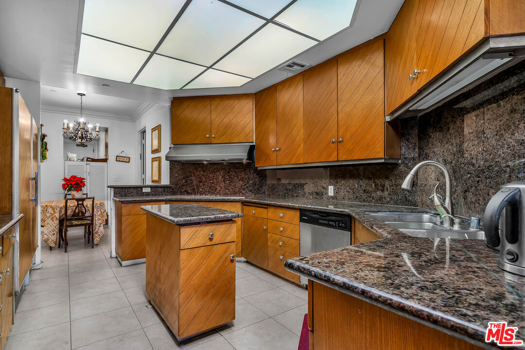 10551 Wilshire Blvd Unit: 404