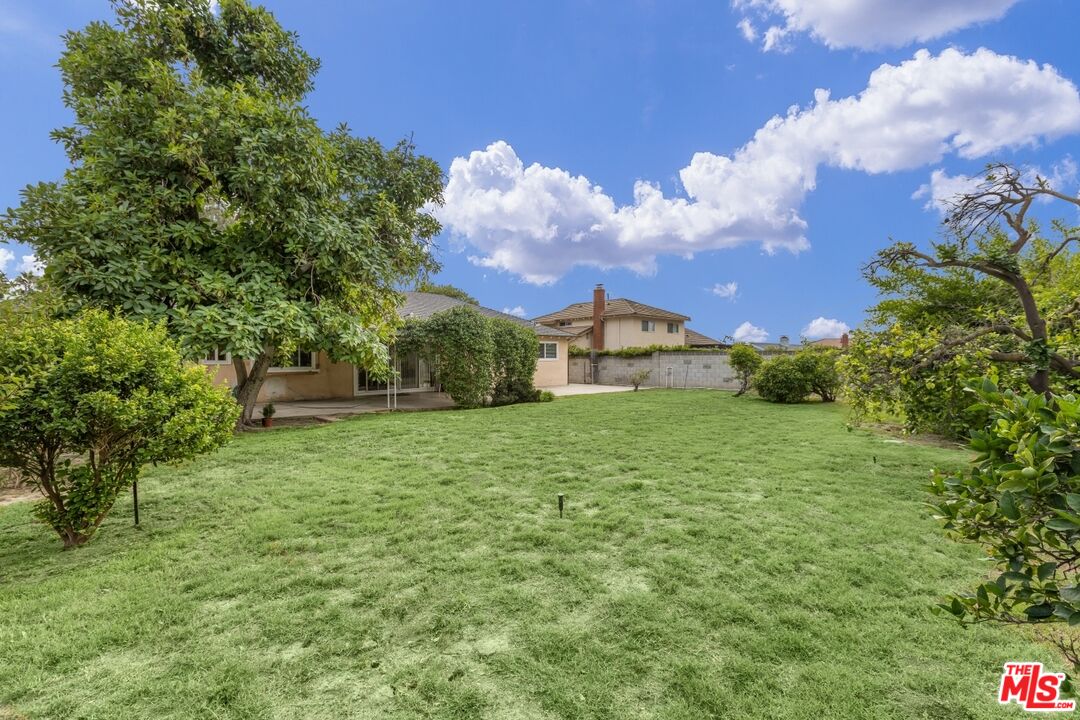 111 W Avenida De Las Flores