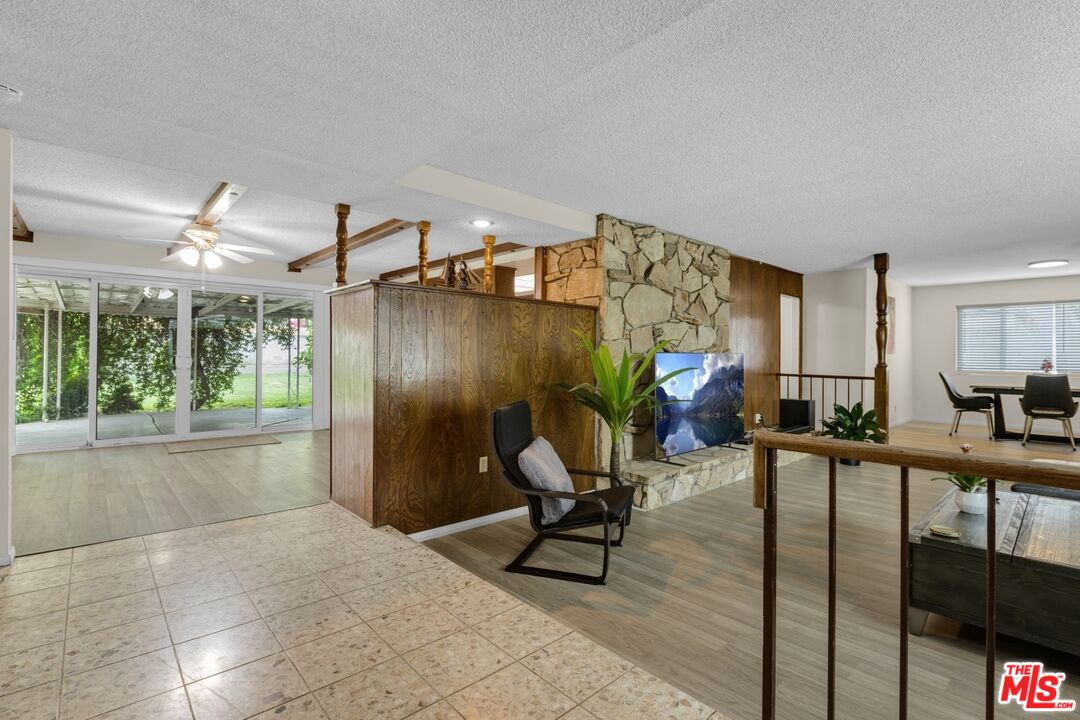 111 W Avenida De Las Flores