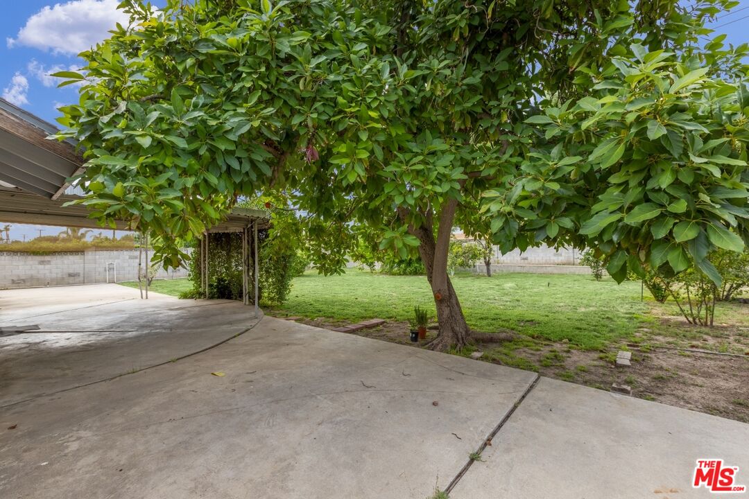 111 W Avenida De Las Flores