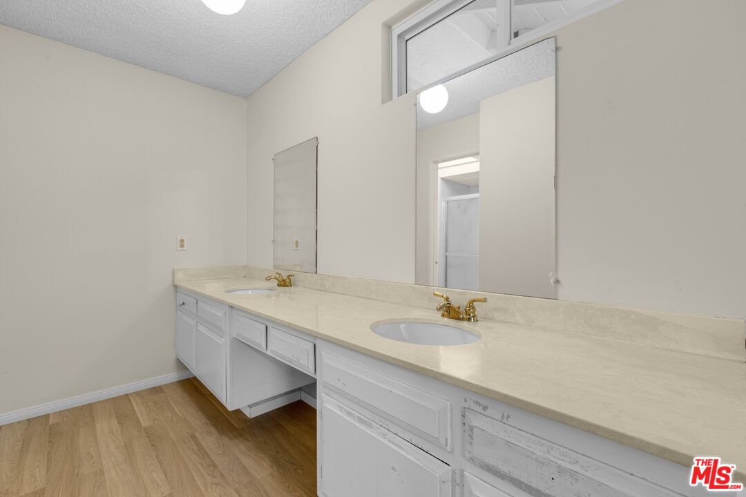 111 W Avenida De Las Flores