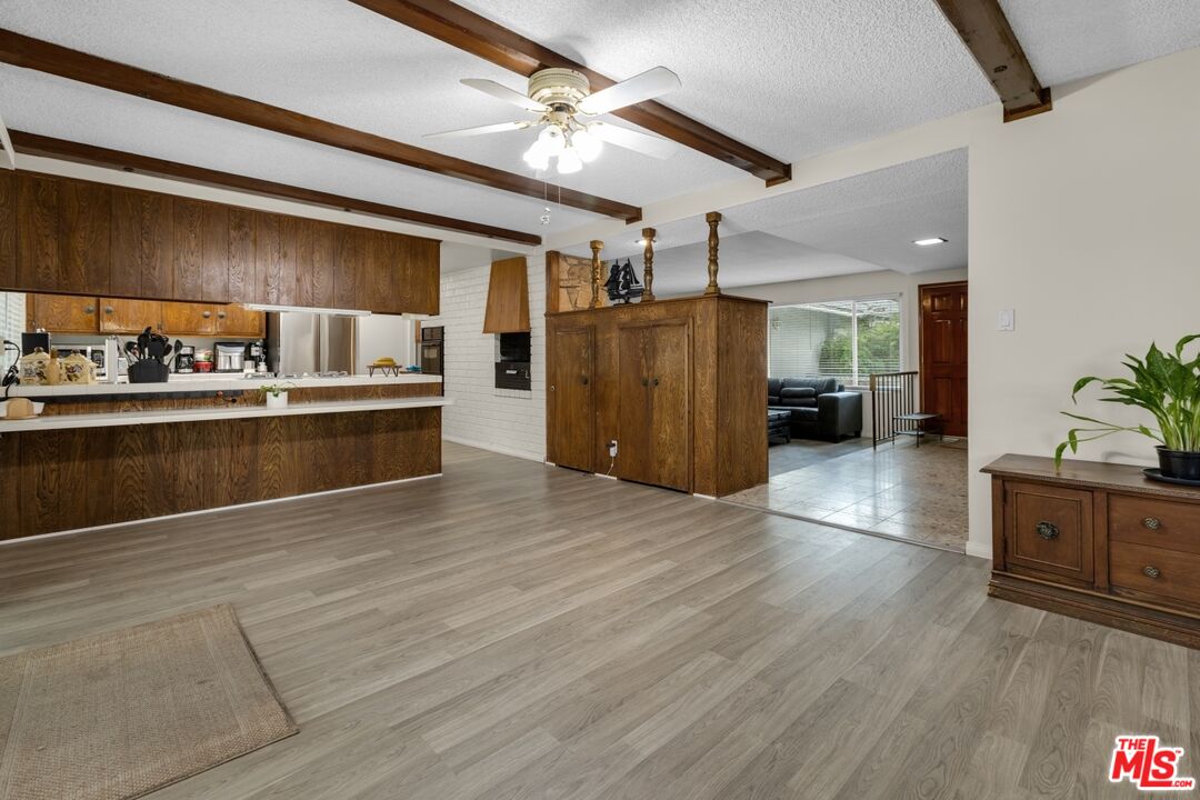 111 W Avenida De Las Flores