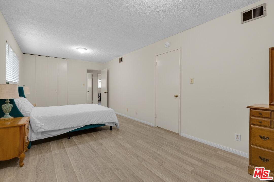 111 W Avenida De Las Flores