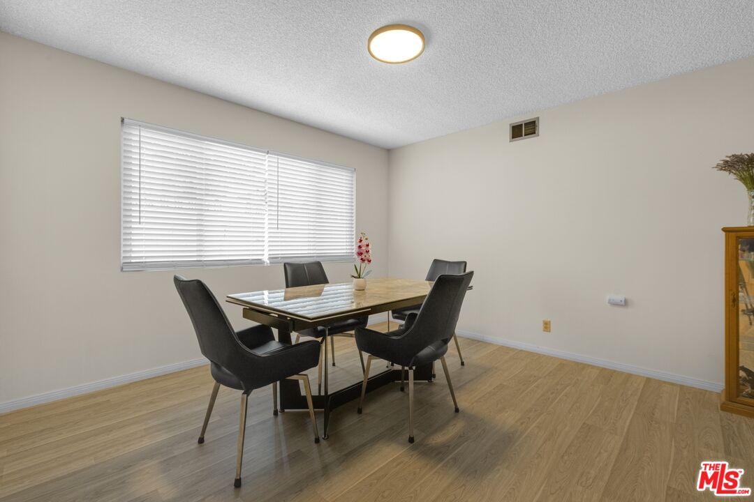 111 W Avenida De Las Flores