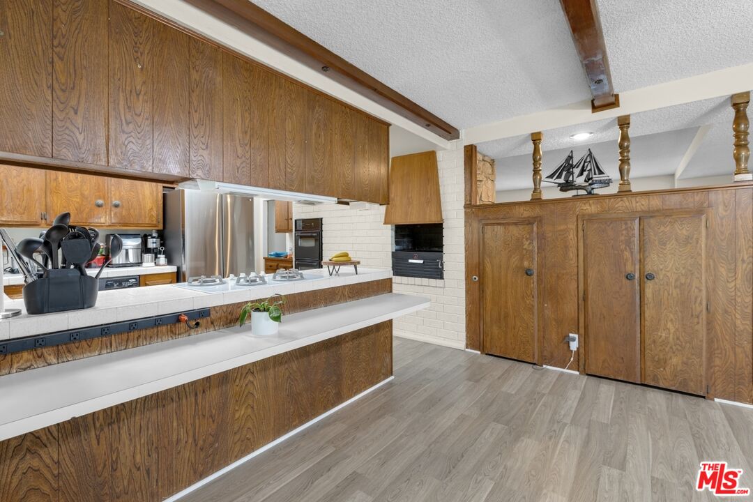 111 W Avenida De Las Flores