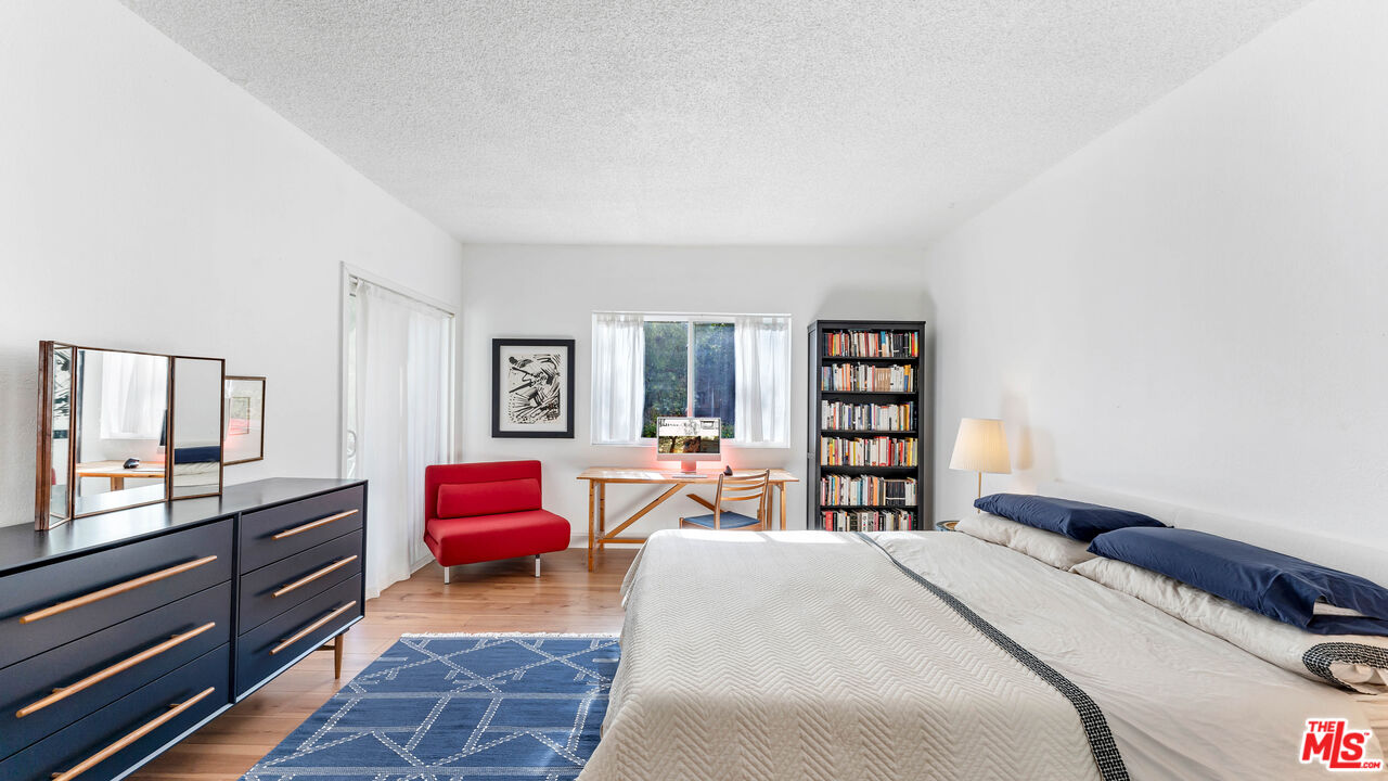 1228 N La Cienega Blvd Unit: 104