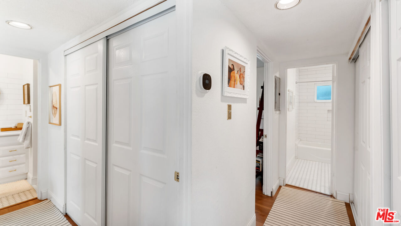 1228 N La Cienega Blvd Unit: 104