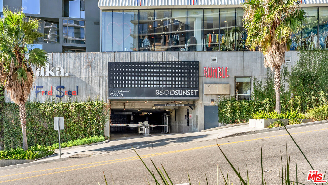 1228 N La Cienega Blvd Unit: 104