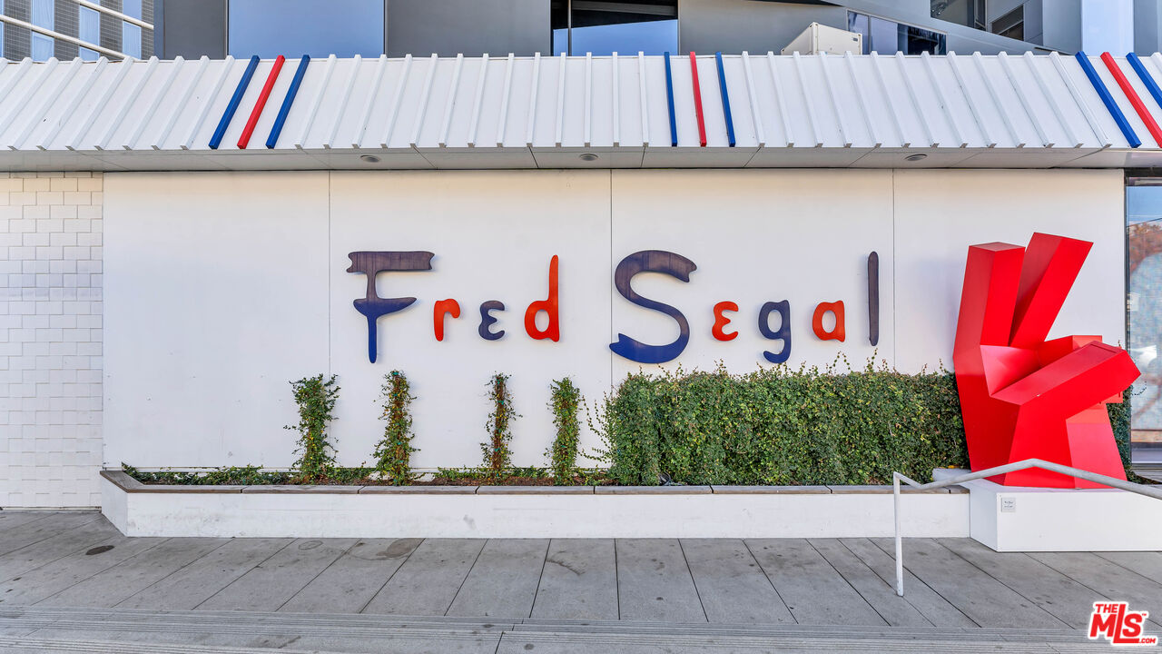 1228 N La Cienega Blvd Unit: 104