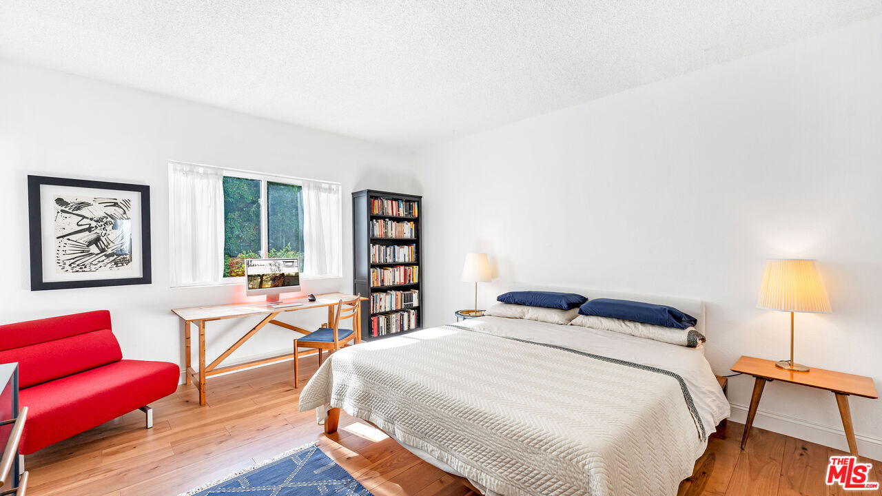 1228 N La Cienega Blvd Unit: 104