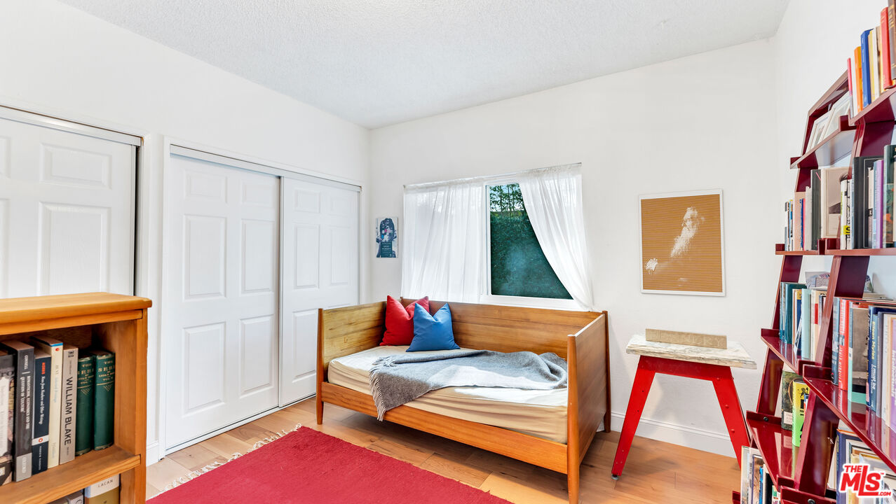 1228 N La Cienega Blvd Unit: 104