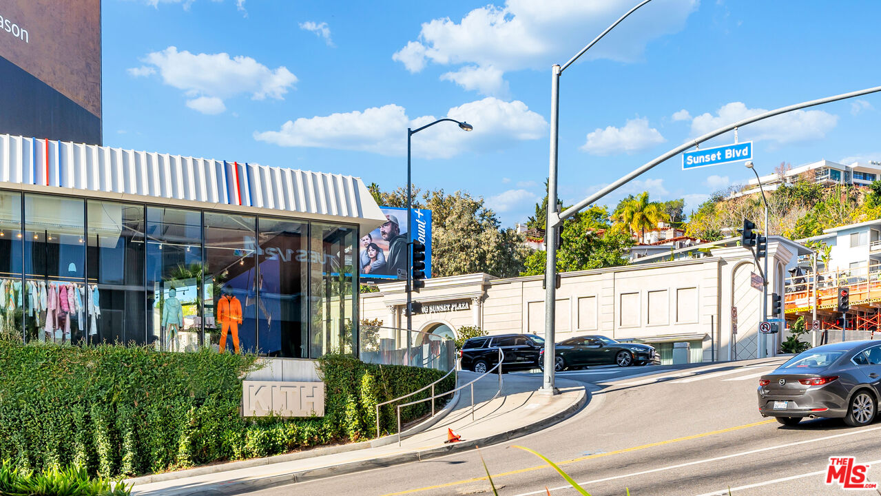 1228 N La Cienega Blvd Unit: 104