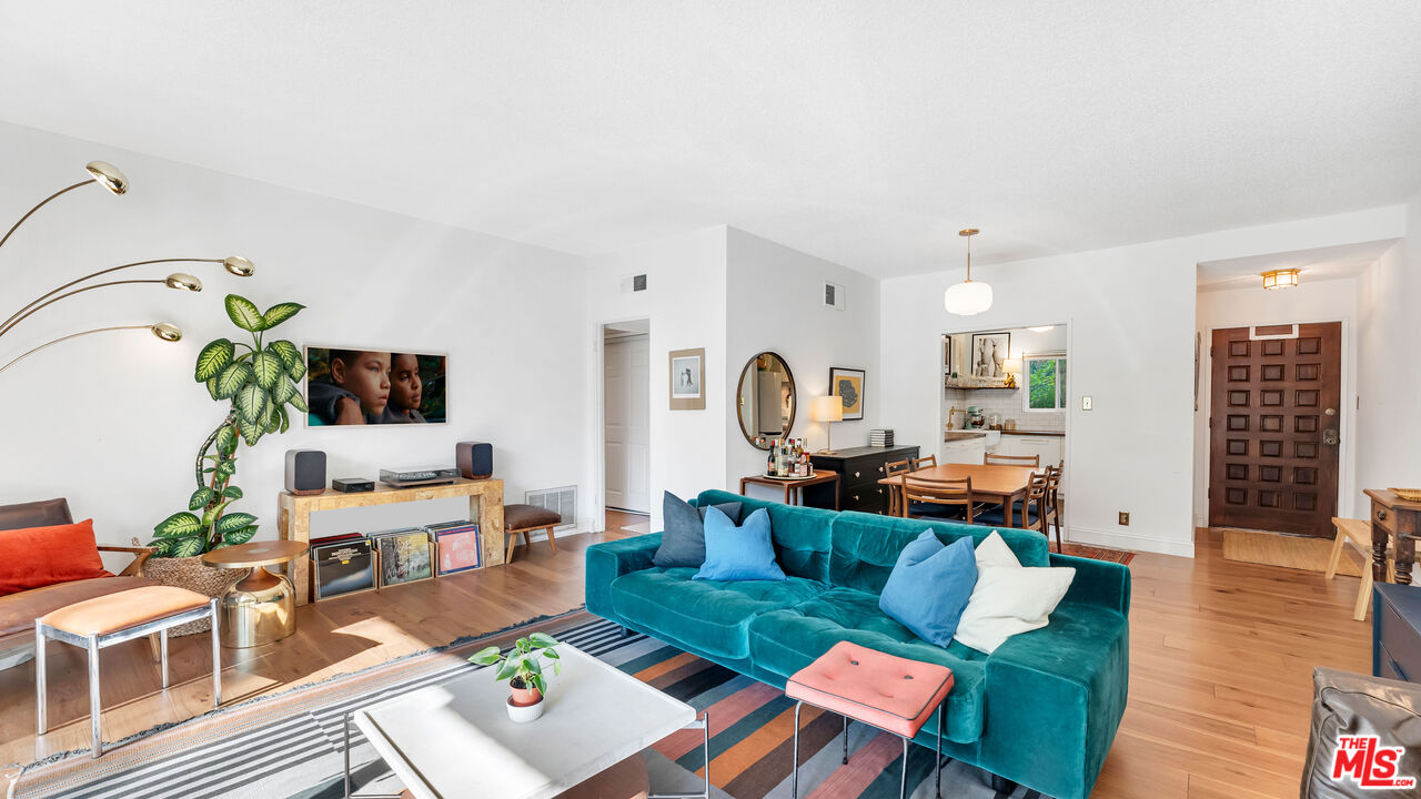 1228 N La Cienega Blvd Unit: 104