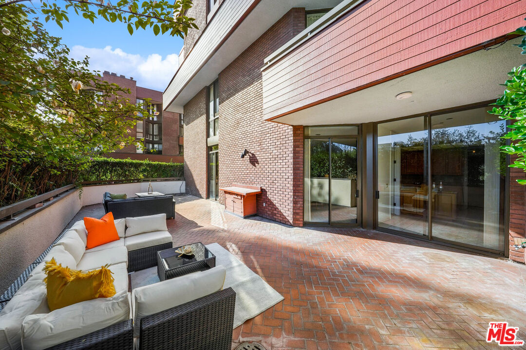 300 N Swall Dr Unit: 108