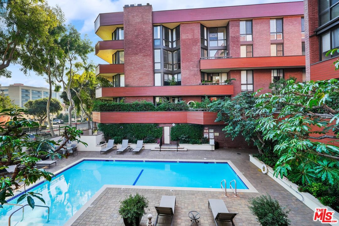 300 N Swall Dr Unit: 108