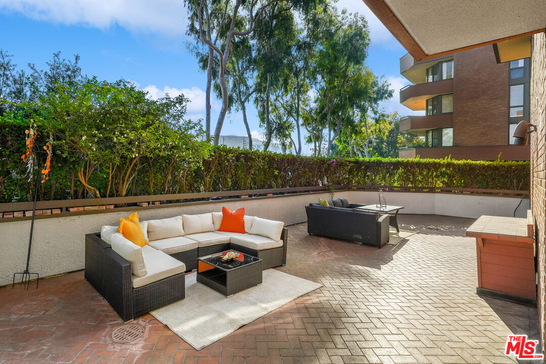 300 N Swall Dr Unit: 108