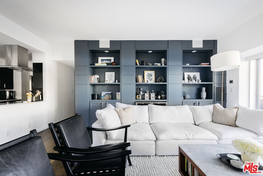 1155 N La Cienega Blvd Unit: 601