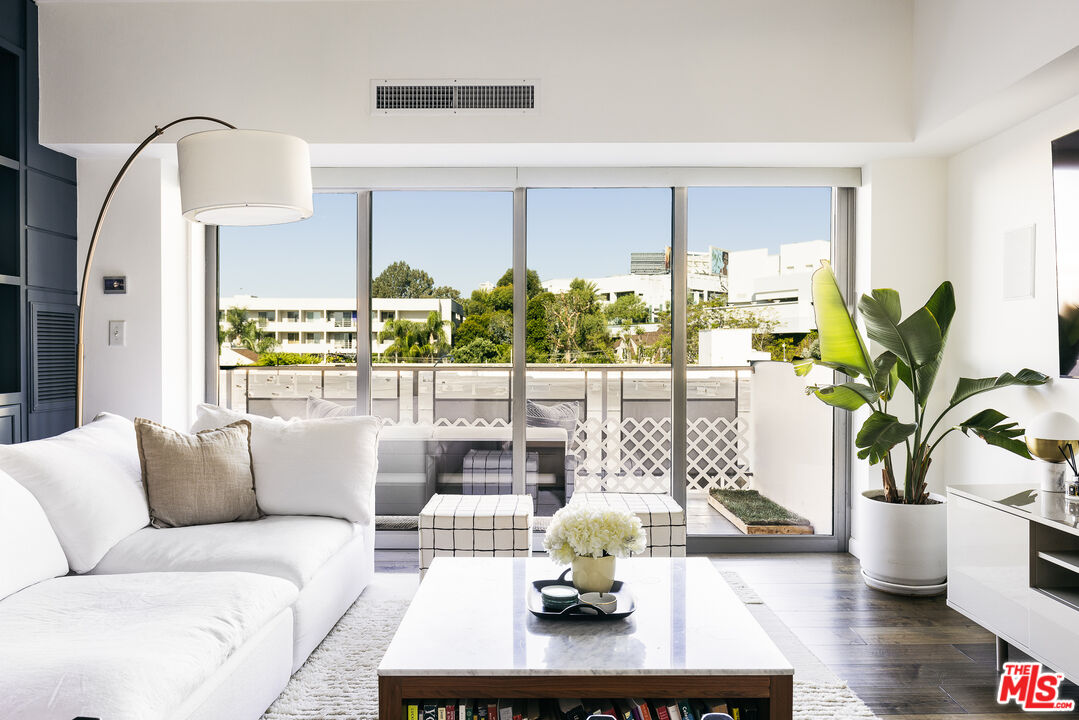 1155 N La Cienega Blvd Unit: 601