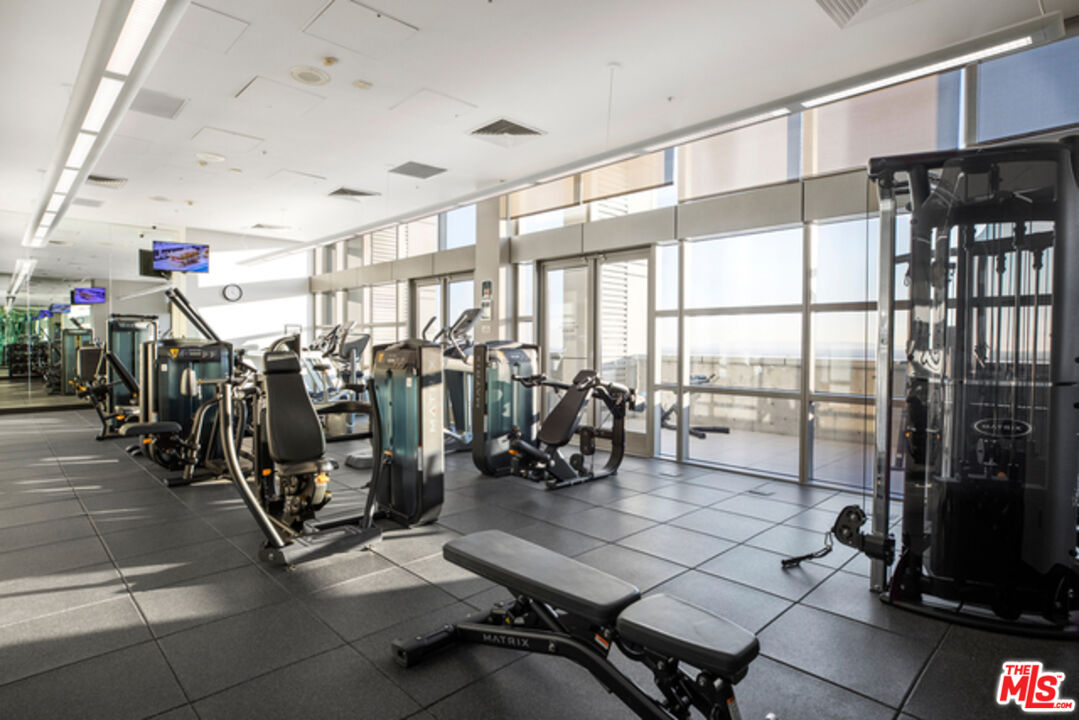 1155 S Grand Ave Unit: 916