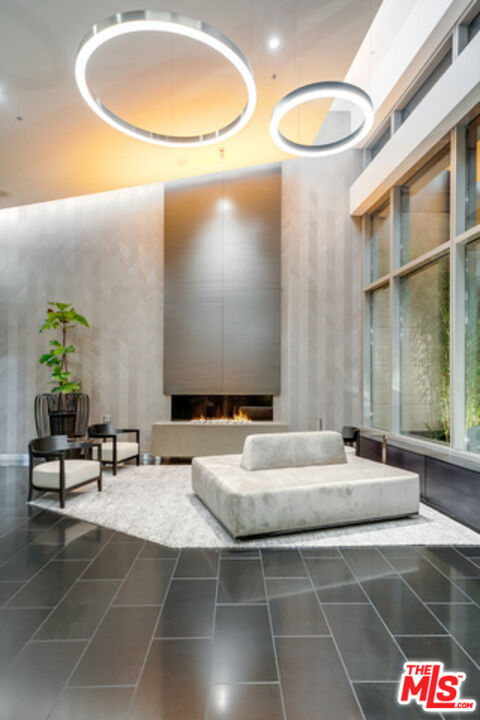 1155 S Grand Ave Unit: 916