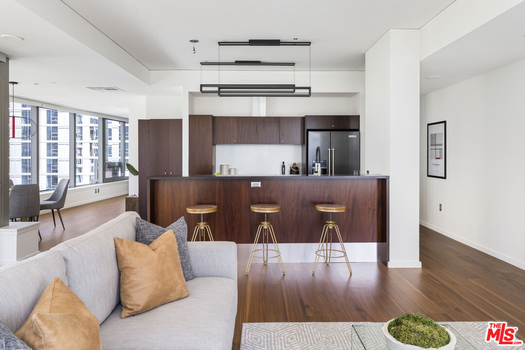 1155 S Grand Ave Unit: 916