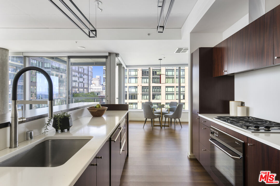 1155 S Grand Ave Unit: 916