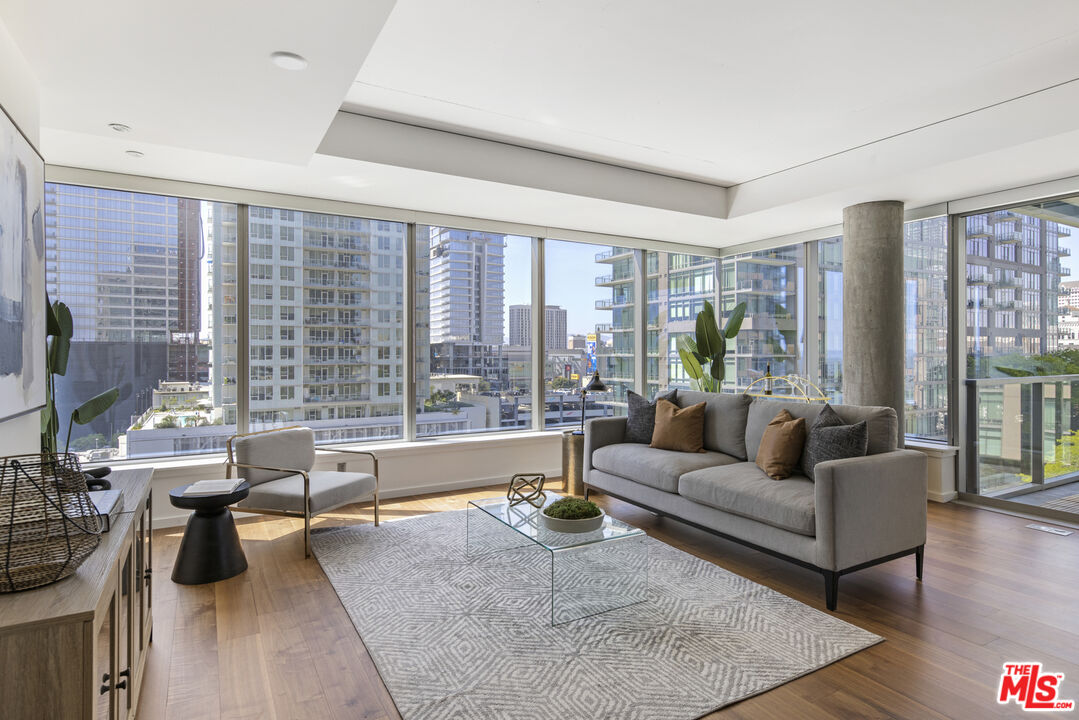 1155 S Grand Ave Unit: 916