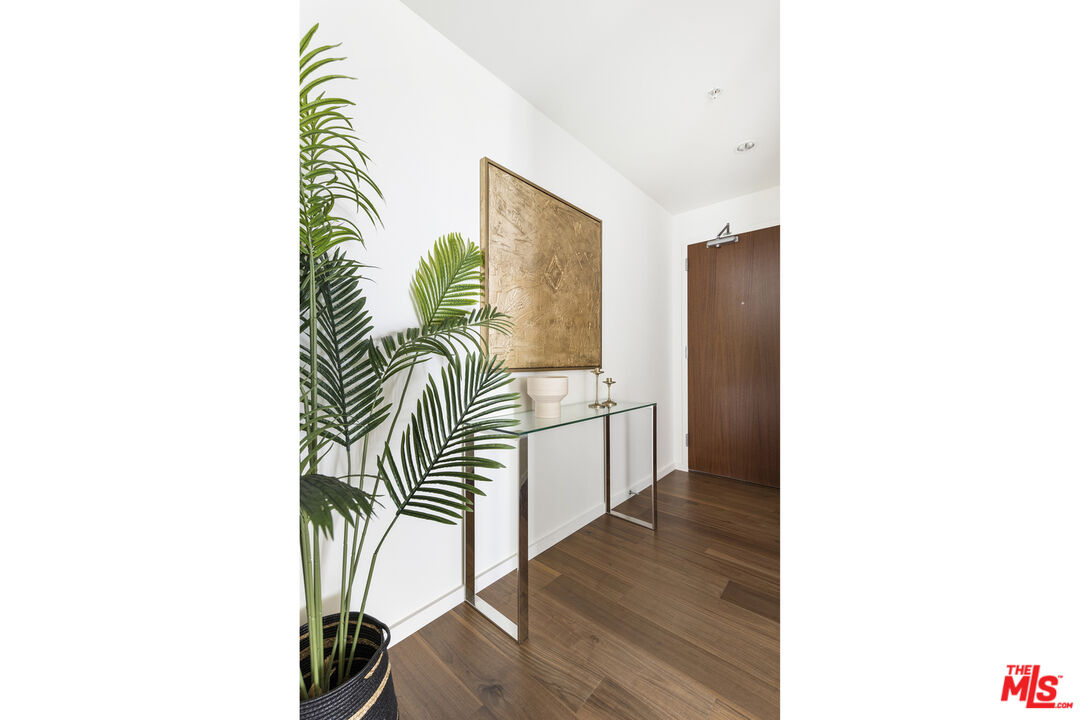 1155 S Grand Ave Unit: 916