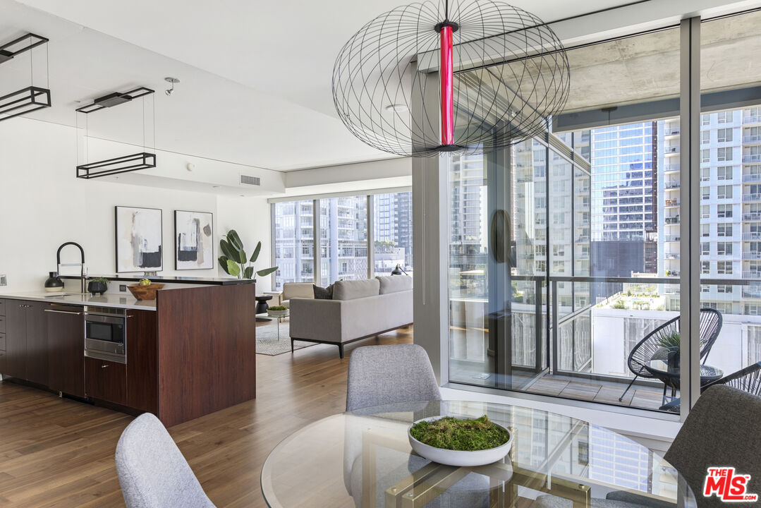 1155 S Grand Ave Unit: 916