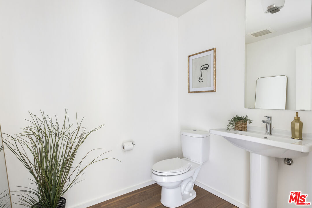 1155 S Grand Ave Unit: 916