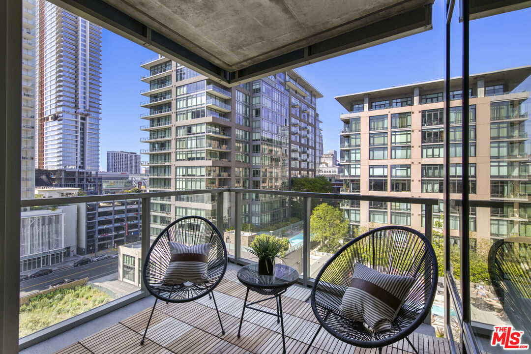 1155 S Grand Ave Unit: 916