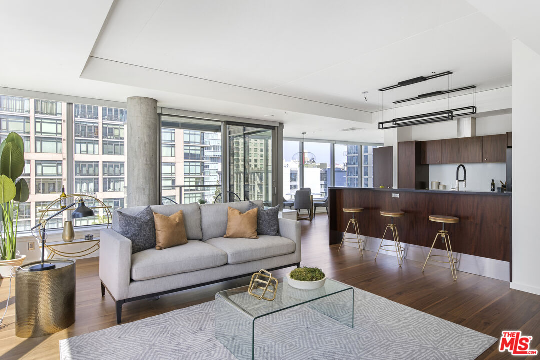 1155 S Grand Ave Unit: 916